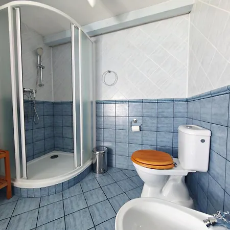 Апартаменты Elegant And Spacious 4br Loft In Charming Vinohrady *