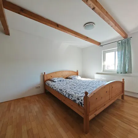 Elegant And Spacious 4br Loft In Charming Vinohrady