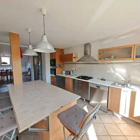 Elegant And Spacious 4br Loft In Charming Vinohrady Apartment Prague