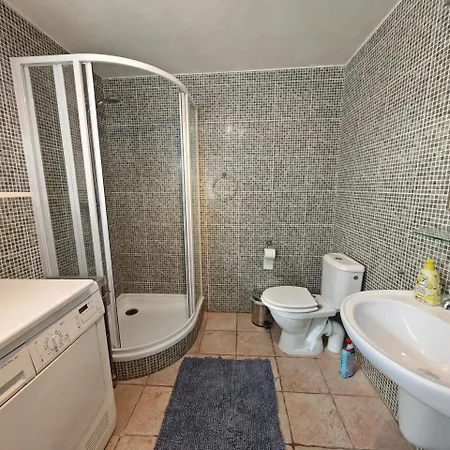 Elegant And Spacious 4br Loft In Charming Vinohrady *