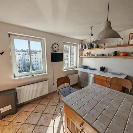 Elegant And Spacious 4br Loft In Charming Vinohrady