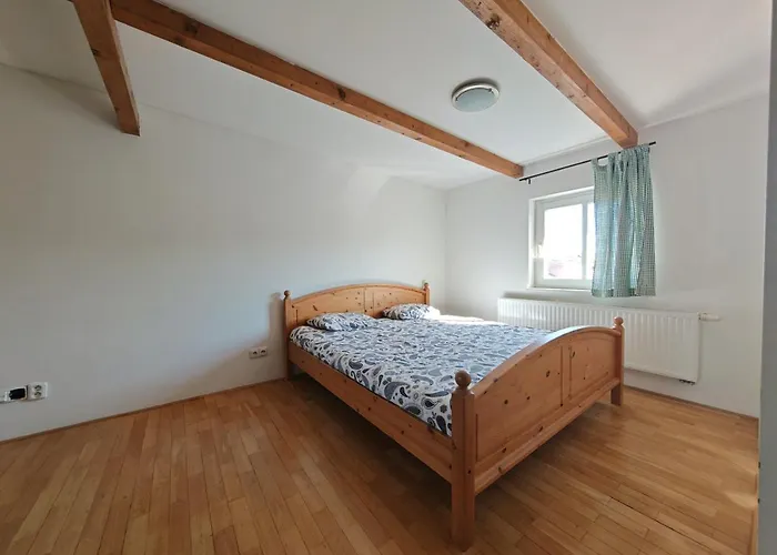 Elegant And Spacious 4br Loft In Charming Vinohrady